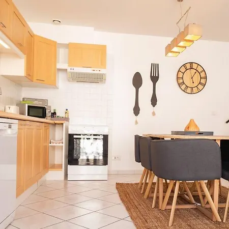 Apartment Les Bambous Terrasse, Parking Gratuit, Centre Epernay